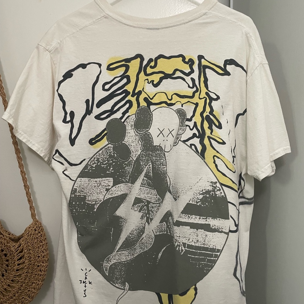 Vintage White and Yellow Short Sleeve Tee with Graphic Design